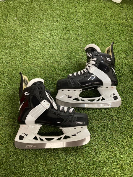 Intermediate CCM Tacks XF 652 Hockey Skates Regular Width 6 (New)