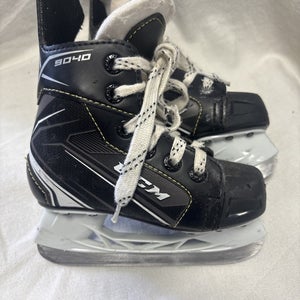 Junior Youth Size 9 CCM TACKS 9040 Ice Hockey Skates