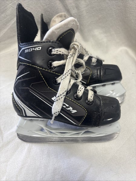 Junior Youth Size 9 CCM TACKS 9040 Ice Hockey Skates