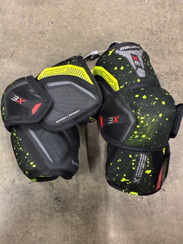 Junior Medium Bauer Vapor 3x Elbow Pads (Used)