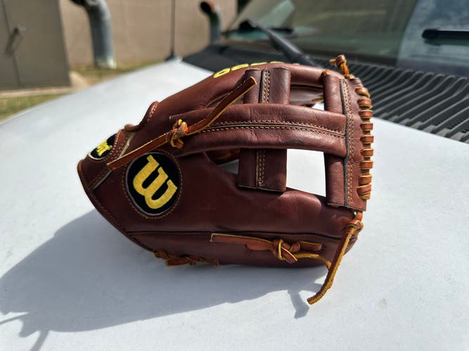 Wilson A2000 RH Infield Trainer Baseball Glove (Used)