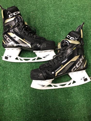 Senior CCM Tacks AS-590 Hockey Skates Regular Width 8 (Used)