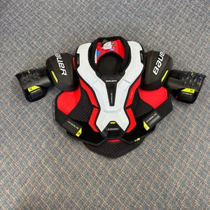 Bauer Vapor Hyperlite Shoulder Pads (New)