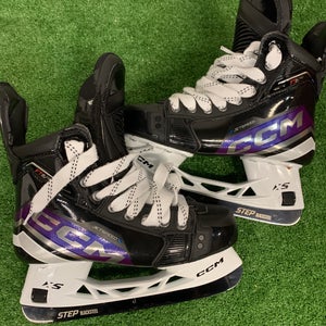 Intermediate CCM JetSpeed FT6 Pro Hockey Skates Regular Width 6.5 (New)
