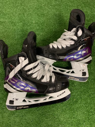 NEW CCM JetSpeed FT6 Pro Hockey Skates | Intermediate 6.5 (Regular)