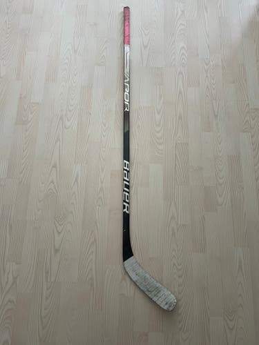 Intermediate Bauer Vapor Hyperlite Left Hand Hockey Stick P88 (Used)