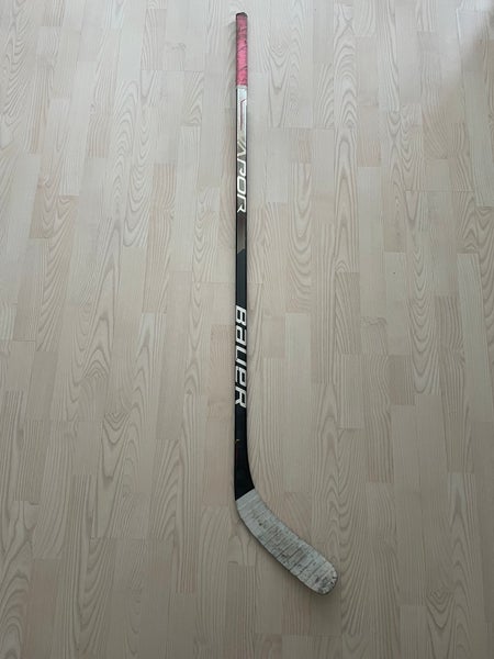 Intermediate Bauer Vapor Hyperlite Left Hand Hockey Stick P88 (Used)
