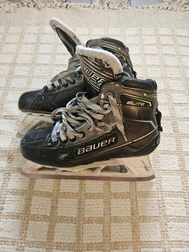 Bauer Elite Hockey Goalie Skates Regular Width 7.5 (Used)