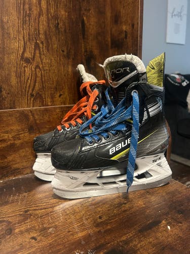 Bauer Vapor 4 Hockey Skates Regular Width Size 3 (Used)