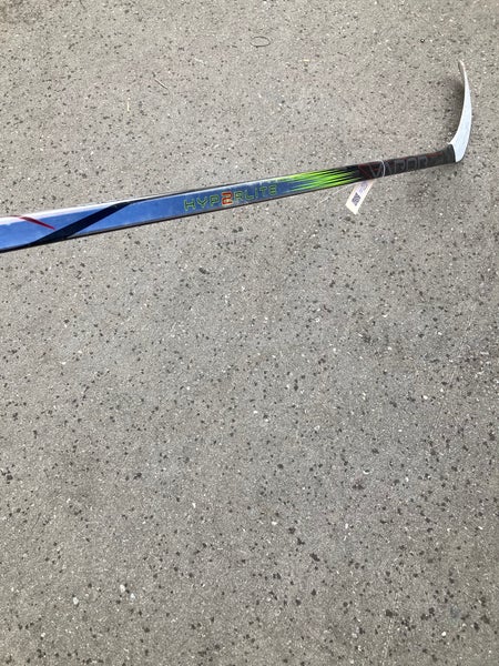 Junior Bauer Vapor Hyperlite 2 Hockey Stick Right Handed P28 (Used)