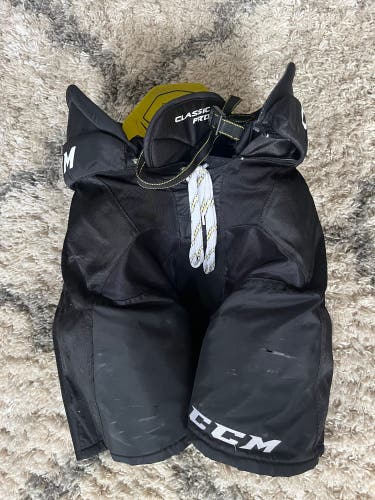 Men's Senior Large CCM Hockey Pants (Used)