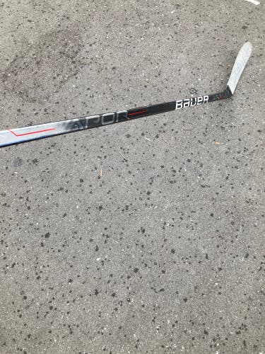 Youth Bauer Vapor Hyperlite Hockey Stick Left Hand P28 (Used)