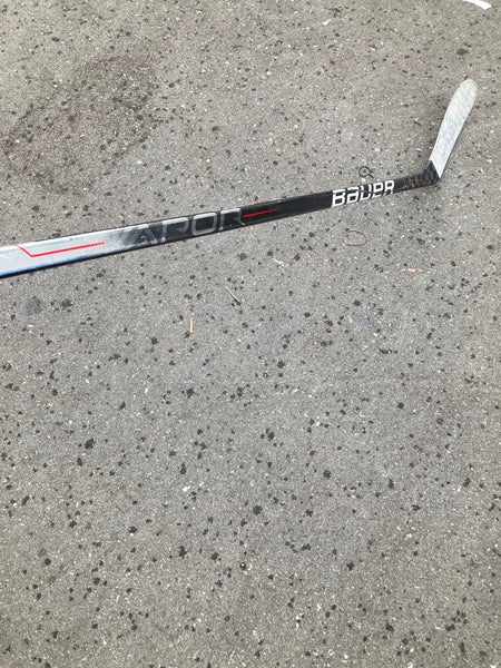 Youth Bauer Vapor Hyperlite Hockey Stick Left Hand P28 (Used)