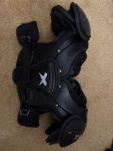 XS Youth Xenith Flyte Shoulder Pads (Used)