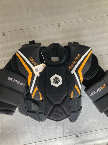 Junior Large Vaughn SLR4 Goalie Chest Protector (Used)