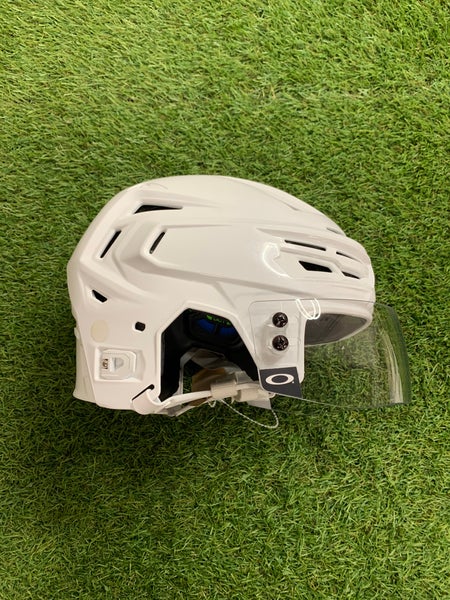 White Medium Bauer Re-Akt 155 Helmet (Used)