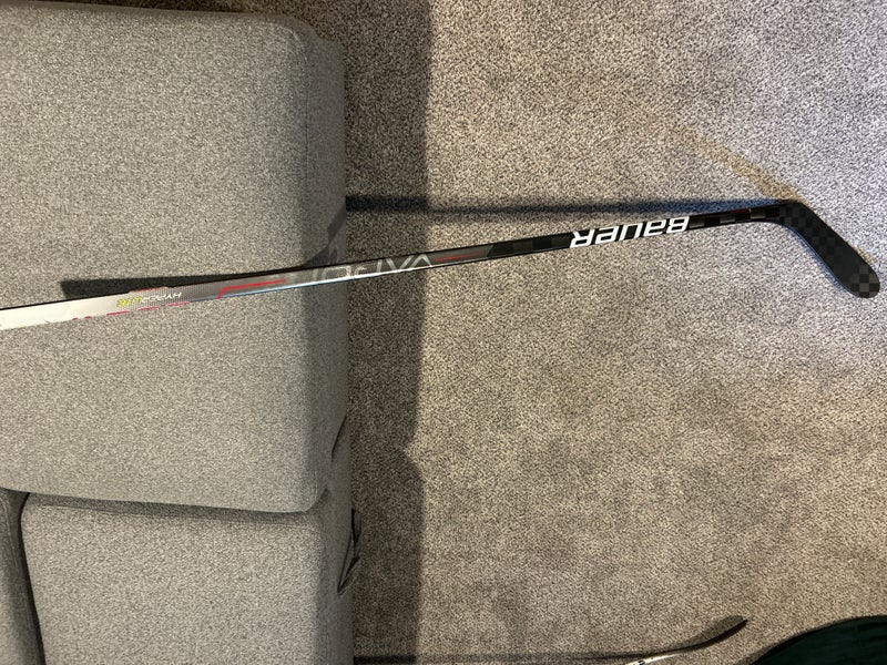 Senior Bauer Vapor Hyperlite Right Handed Hockey Stick P28 (Used)