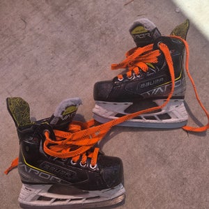 Bauer Vapor 3X Hockey Skates Regular Width Youth 11 (Used)