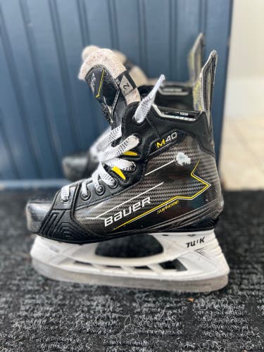 2023 Bauer Supreme M40 Hockey Skates Extra Wide Width Size 2 (Used)