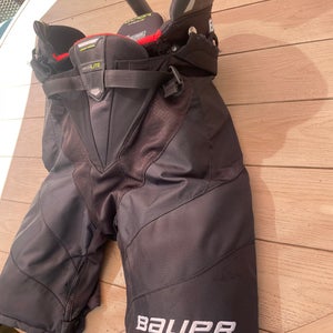 Men's Intermediate Large Bauer Vapor Hyperlite Hockey Pants (Used)