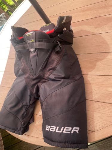 Men's Intermediate Large Bauer Vapor Hyperlite Hockey Pants (Used)