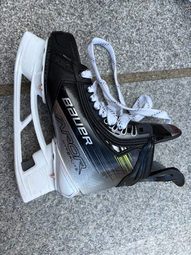 2024 Bauer Vapor Hyperlite 2 Hockey Skates Pro Stock Size 4 (New)