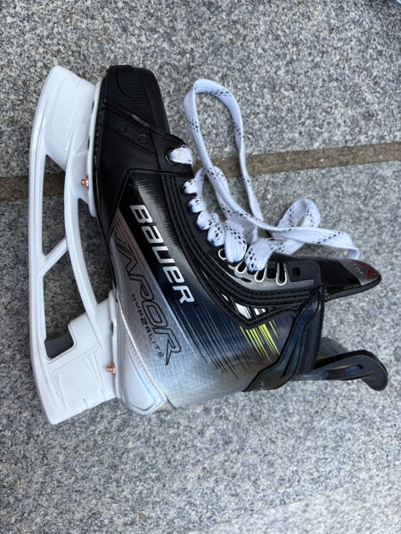 2024 Bauer Vapor Hyperlite 2 Hockey Skates Pro Stock Size 4 (New)