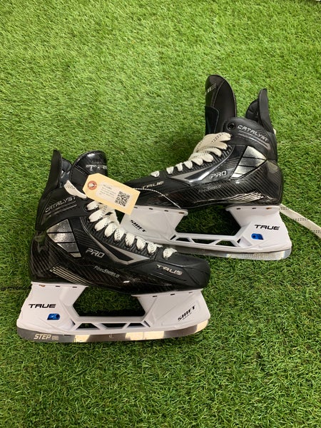 Senior True Catalyst Pro Hockey Skates Regular Width 9 (Used)