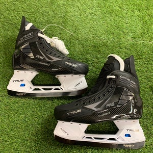 Senior True Catalyst Pro Hockey Skates Regular Width Pro Stock Brady Tkachuk 9 (Used)