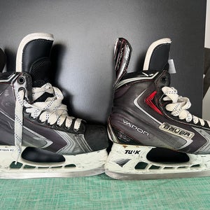 Bauer Vapor X90 Hockey Skates 8 (Used)