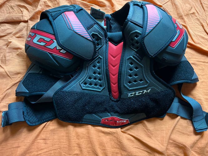 Medium Senior CCM QuickLite Shoulder Pads Pro Stock (Used)