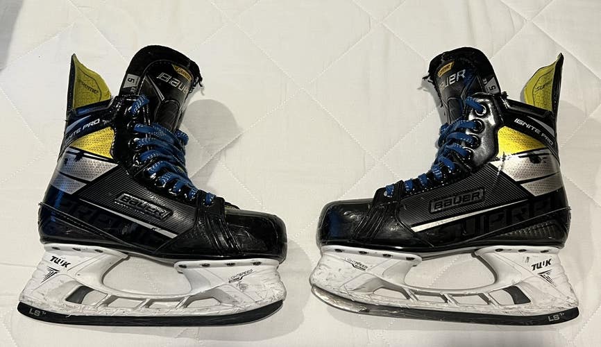 Bauer Ignite Pro Hockey Skates Extra Wide Width Size 5 (Used)