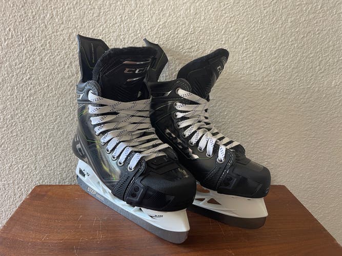 CCM RibCor 100k Pro Hockey Skates Extra Wide Width Size 5 (Used)