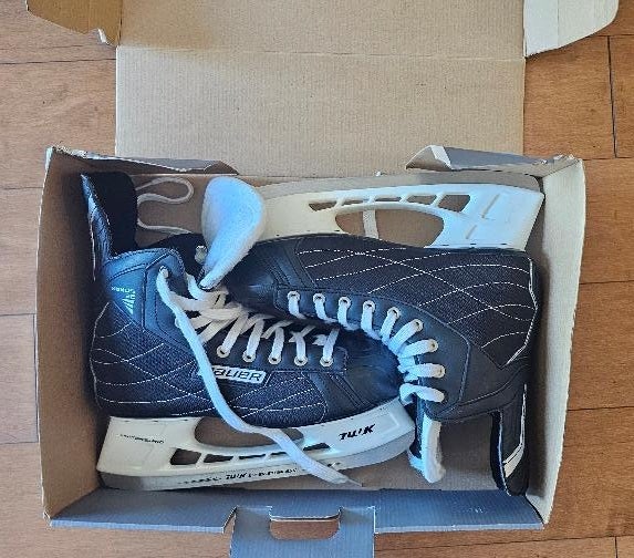 Bauer Nexus 22 Hockey Skates Regular Width Senior Size 9 (Used)