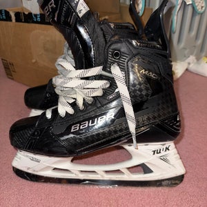 2023 Bauer Supreme Mach Hockey Skates Regular Width 9 (Used)