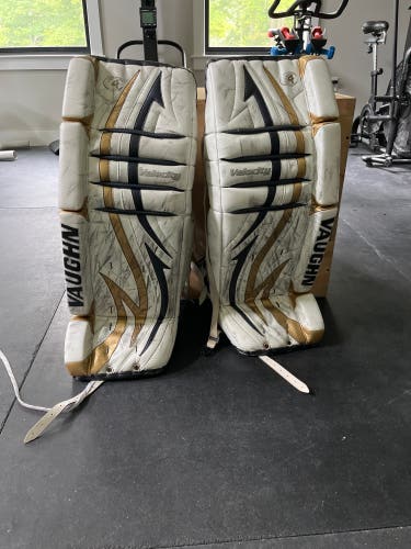 VAUGHN 7600 VELOCITY 4 GOALIE LEG PADS - SENIOR