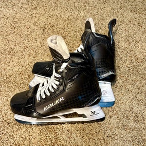 2024 Bauer Supreme Shadow Hockey Skates Regular Width 9 (Used)