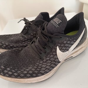 Men's Size M 10.5 (W 11.5) Adult Nike Shoes (Used)