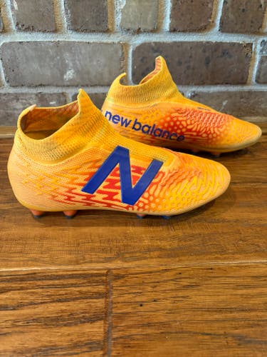 Orange Men's Size M 7.0 (W 8.0) Adult New Balance Molded Cleats Cleats (Used)
