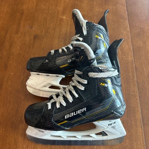 Bauer Supreme M5 Pro Hockey Skates Size 4.5 (Used)