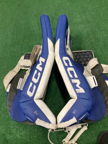 31" Intermediate CCM Eflex 6.9 Goalie Leg Pads (Used)