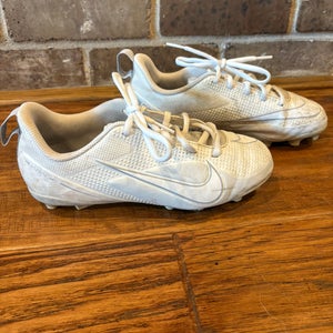 White Kids 5Y (Big Kids / Youth) Youth Nike Low Top Molded Cleats (Used)