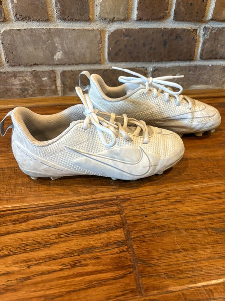 White Kids 5Y (Big Kids / Youth) Youth Nike Low Top Molded Cleats (Used)