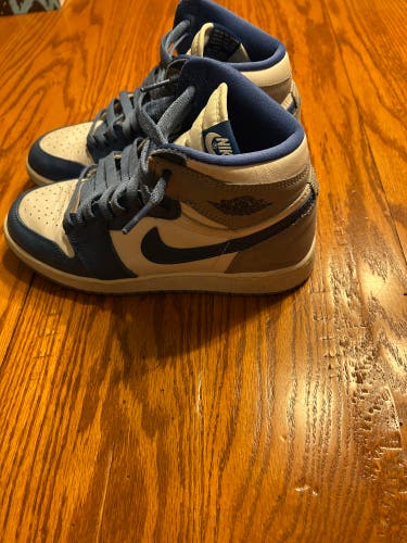 Unisex 5Y (Big Kids / Youth) Youth Air Jordan JORDAN RETRO 1 Shoes (Used)