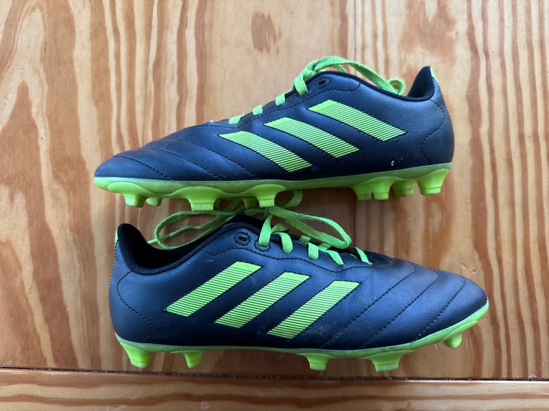 Black Kids 5.5Y (Big Kids / Youth) Adidas Goletto VIII Molded Cleats Cleats (Used)