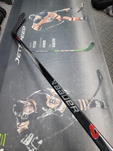 P92 | 70 Flex NEW! Senior Bauer Vapor Flylite League Right Handed Hockey Stick Pro Stock