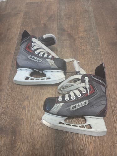 Bauer Vapor X30 Hockey Skates Regular Width 10 (Used)