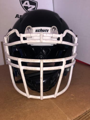 USED SCHUTT VENGEANCE PRO - MEDIUM - FLAT BLACK