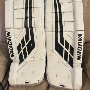 26" Vaughn Velocity VE8 Goalie Leg Pads (Used)
