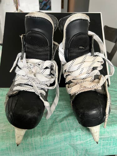 Bauer Vapor APX Hockey Skates Regular Width Pro Stock 8 (Used)